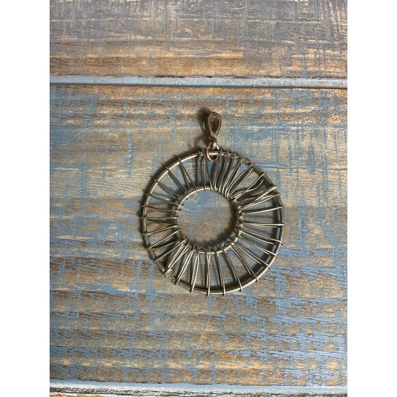 Womens Woven Metal Circular Necklace Pendant - Picture 1 of 4